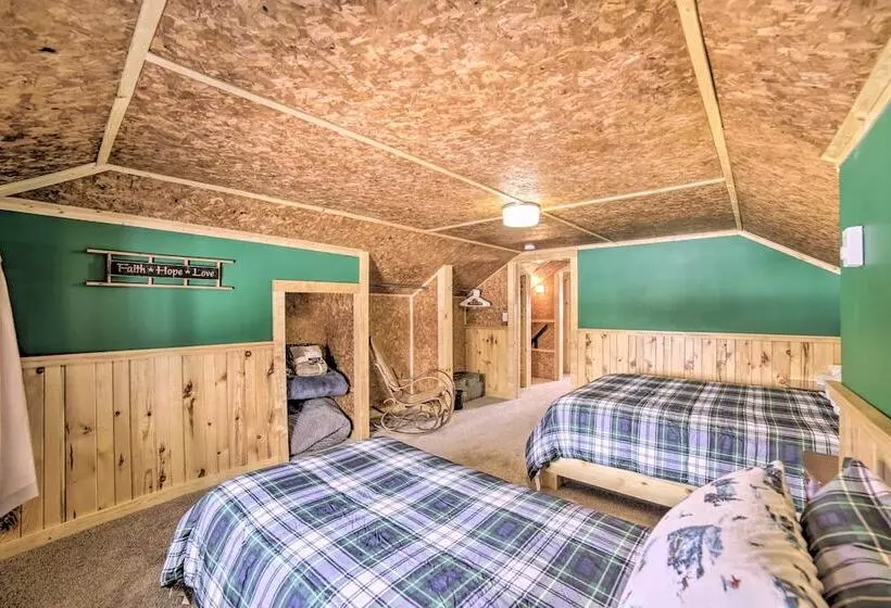 Secluded & Peaceful Upper Peninsula Getaway!