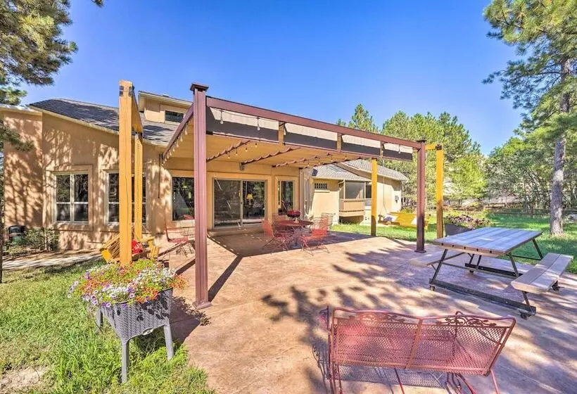 Serene Monument Sanctuary W/ Patio & Fire Pit!