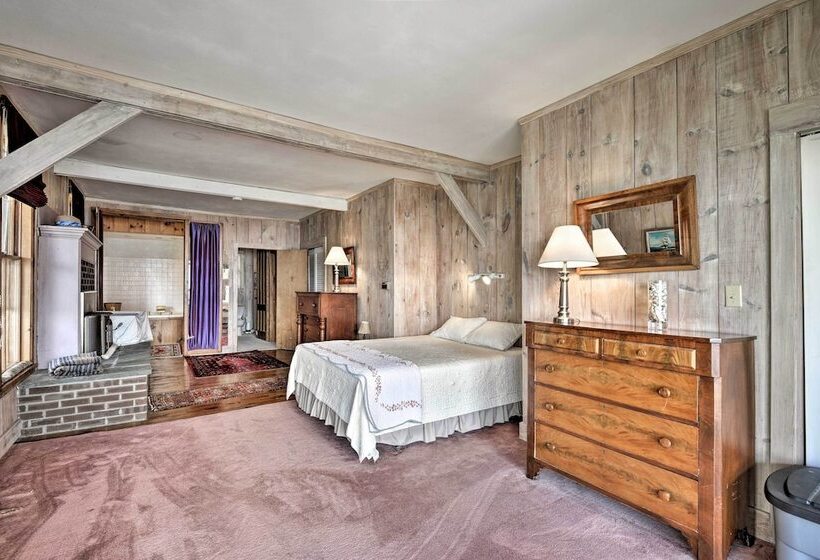 Skaneateles Lake Home: Water Views & Private Beach