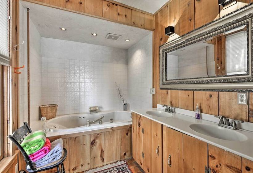 Skaneateles Lake Home: Water Views & Private Beach