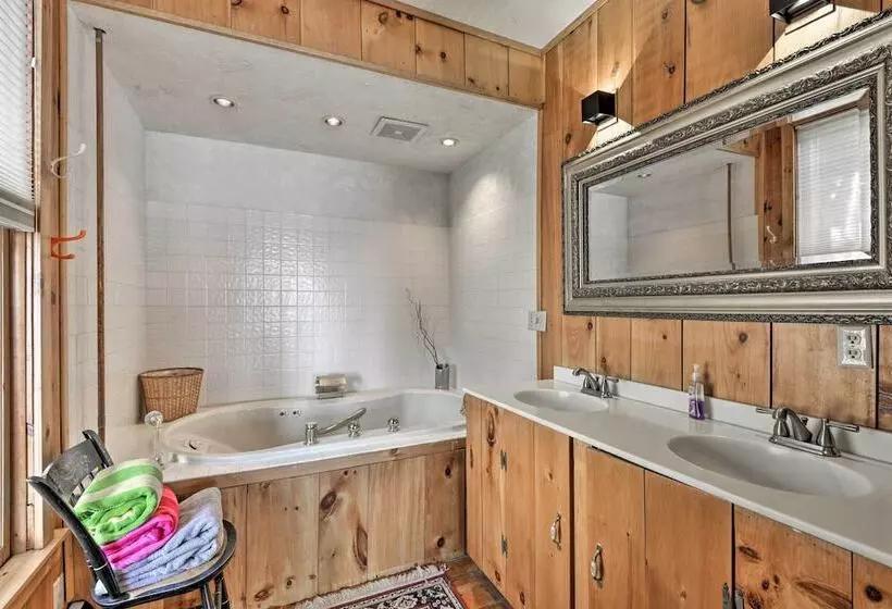 Skaneateles Lake Home: Water Views & Private Beach