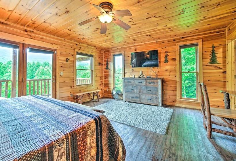 Gatlinburg Cabin W/ Home Theater & Hot Tub!
