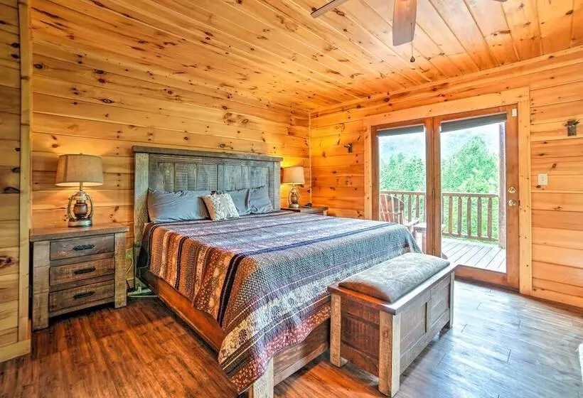Gatlinburg Cabin W/ Home Theater & Hot Tub!