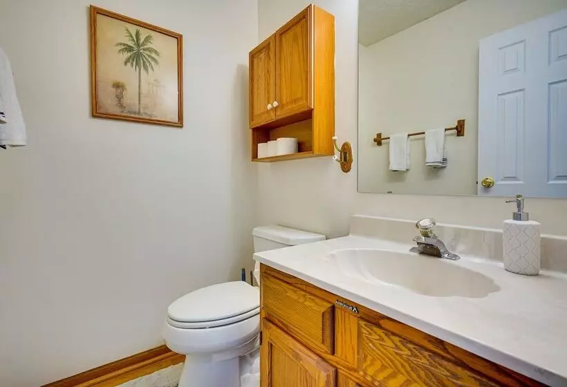 Spacious Home W/ Deck   9 Mi To Downtown Columbus