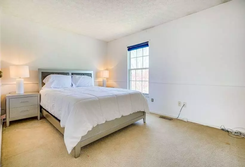 Spacious Home W/ Deck   9 Mi To Downtown Columbus