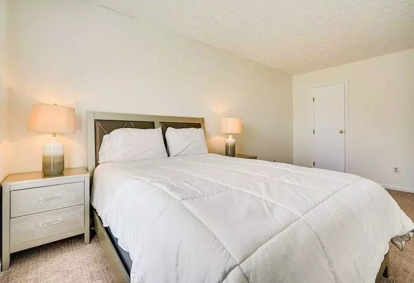 Spacious Home W/ Deck   9 Mi To Downtown Columbus