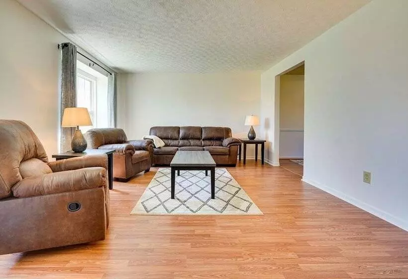 Spacious Home W/ Deck   9 Mi To Downtown Columbus