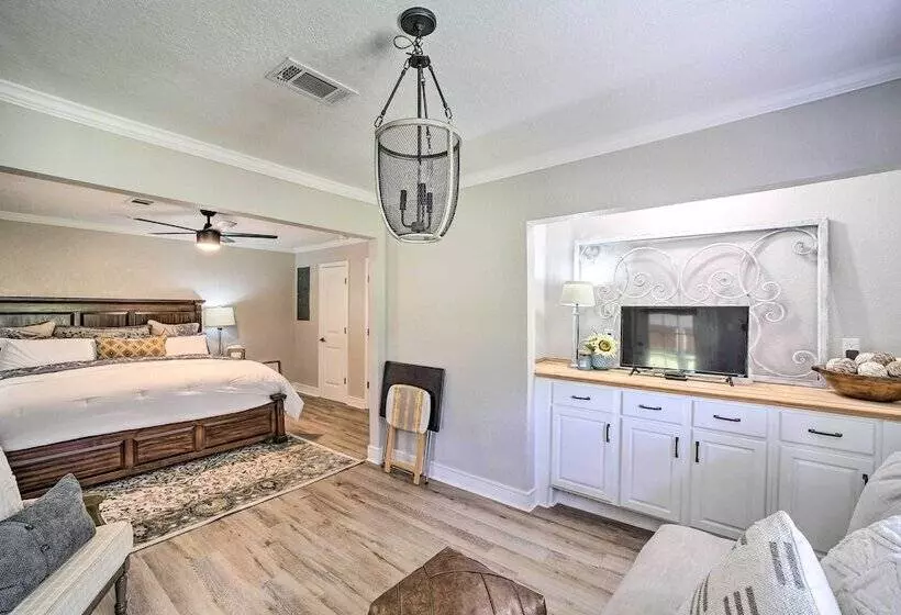 Stunning Oklahoma Home ~ 3 Mi To Spiro Mounds