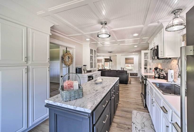 Stunning Oklahoma Home ~ 3 Mi To Spiro Mounds