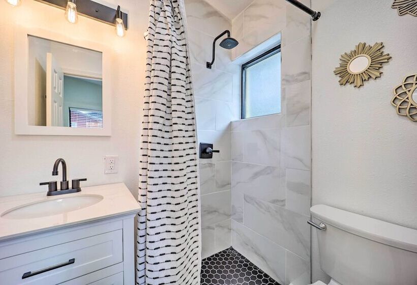 Updated Lakefront Cabin W/ Deck & Boat Dock!