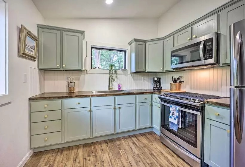 Updated Lakefront Cabin W/ Deck & Boat Dock!