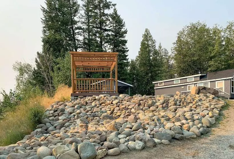 Wilderness Glamping: Eureka Tiny Home W/ Hot Tub!