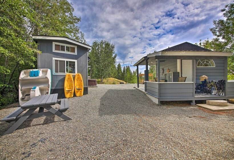 Wilderness Glamping: Eureka Tiny Home W/ Hot Tub!
