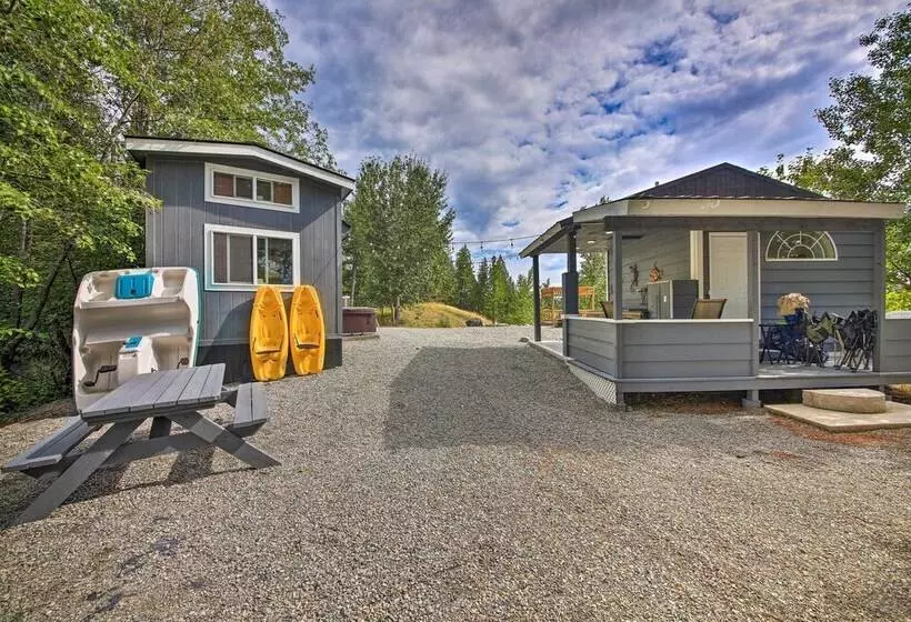 Wilderness Glamping: Eureka Tiny Home W/ Hot Tub!