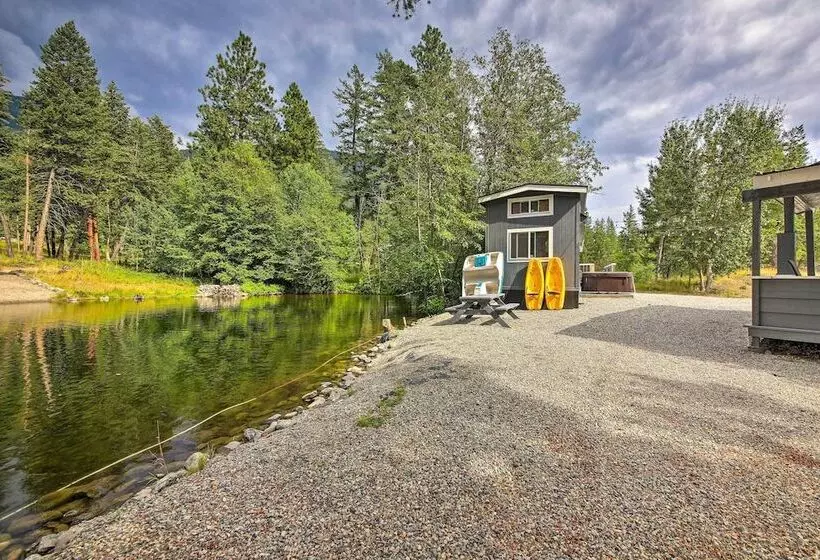 Wilderness Glamping: Eureka Tiny Home W/ Hot Tub!