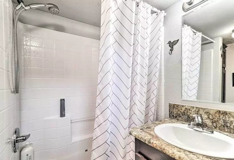 Wilderness Glamping: Eureka Tiny Home W/ Hot Tub!