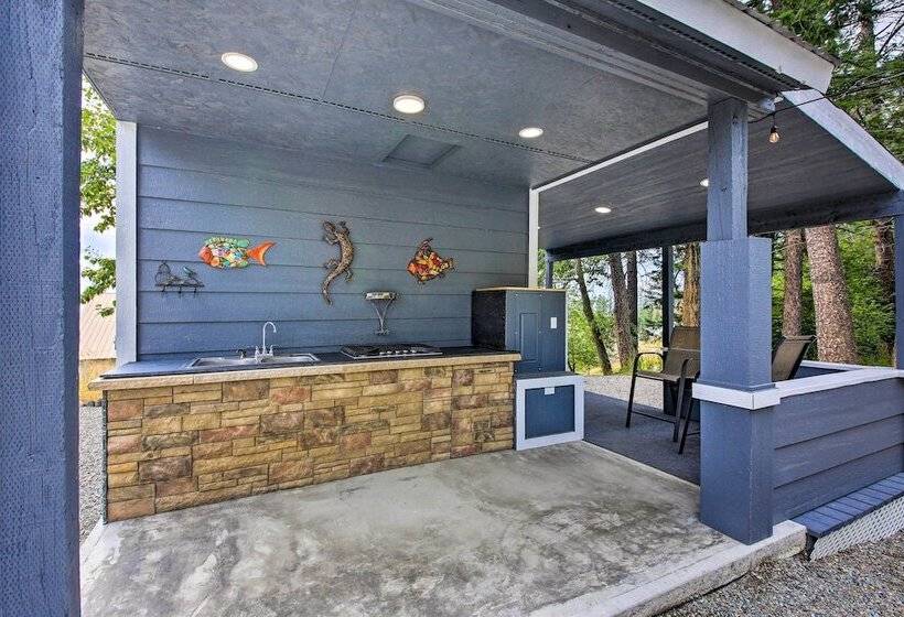 Wilderness Glamping: Eureka Tiny Home W/ Hot Tub!