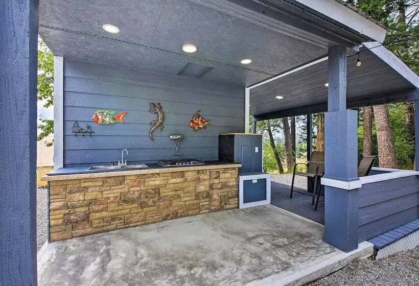 Wilderness Glamping: Eureka Tiny Home W/ Hot Tub!