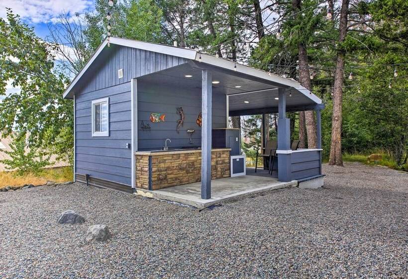 Wilderness Glamping: Eureka Tiny Home W/ Hot Tub!