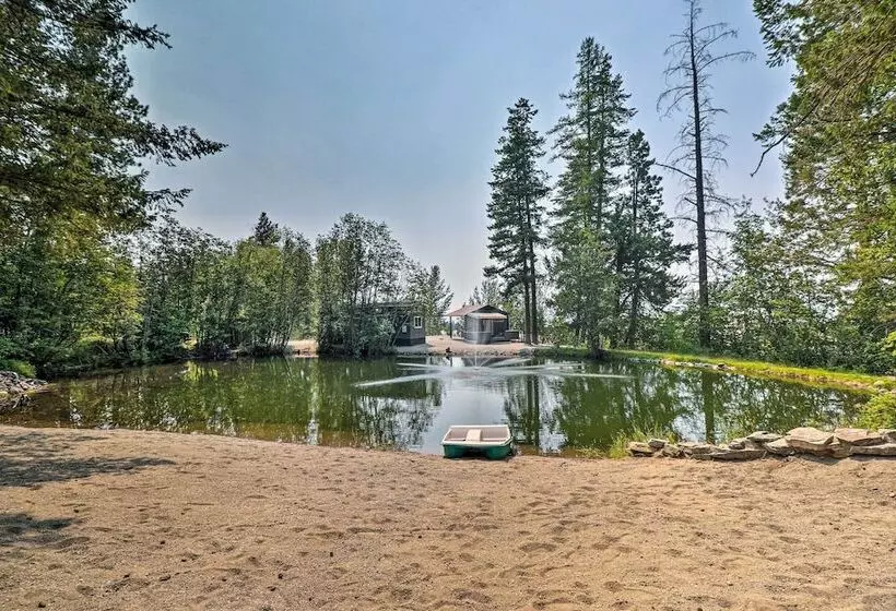 Wilderness Glamping: Eureka Tiny Home W/ Hot Tub!