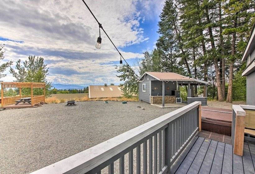 Wilderness Glamping: Eureka Tiny Home W/ Hot Tub!