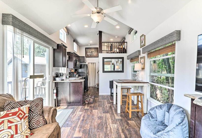 Wilderness Glamping: Eureka Tiny Home W/ Hot Tub!