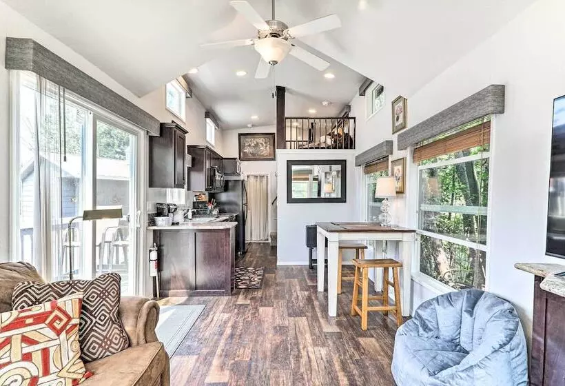 Wilderness Glamping: Eureka Tiny Home W/ Hot Tub!