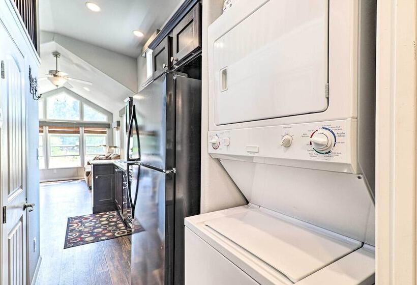 Wilderness Glamping: Eureka Tiny Home W/ Hot Tub!