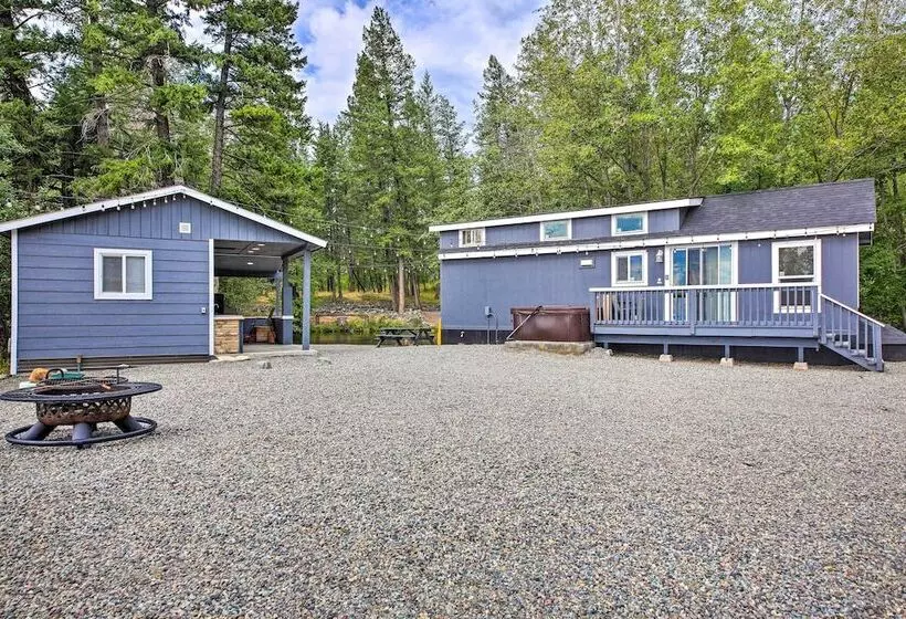 Wilderness Glamping: Eureka Tiny Home W/ Hot Tub!