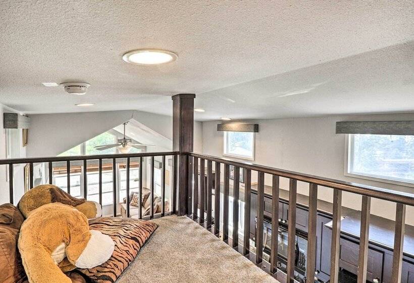 Wilderness Glamping: Eureka Tiny Home W/ Hot Tub!