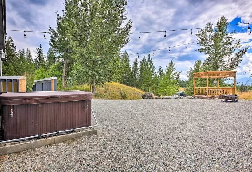 Wilderness Glamping: Eureka Tiny Home W/ Hot Tub!