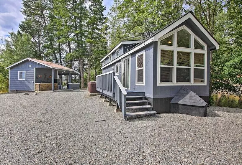 Wilderness Glamping: Eureka Tiny Home W/ Hot Tub!