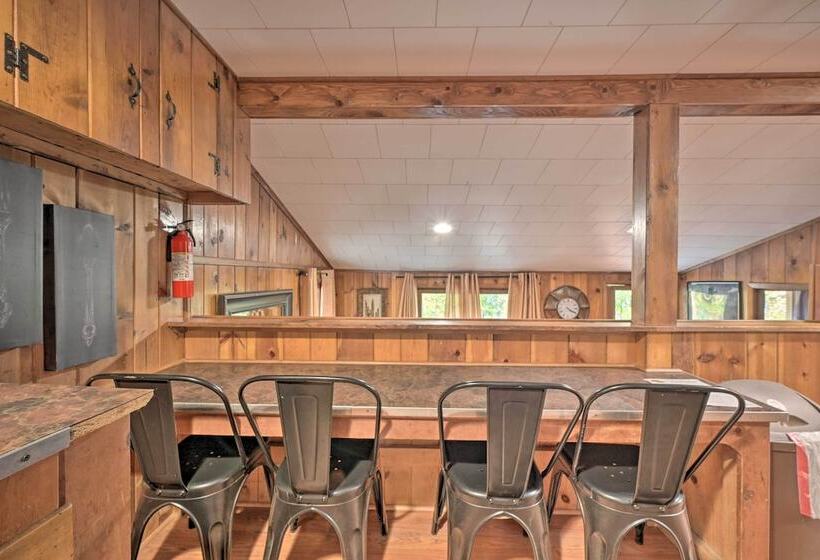 Wyatt Earp Cabin  W/ Deck, 1 Mi To Raystown Lake!