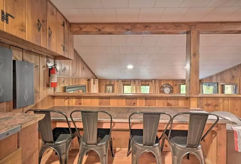 Wyatt Earp Cabin  W/ Deck, 1 Mi To Raystown Lake!