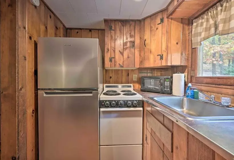 Wyatt Earp Cabin  W/ Deck, 1 Mi To Raystown Lake!