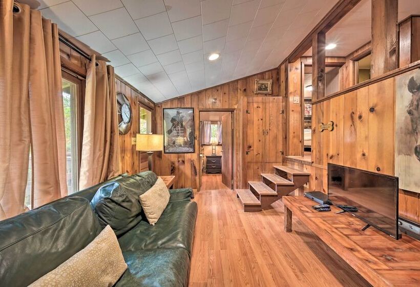 Wyatt Earp Cabin  W/ Deck, 1 Mi To Raystown Lake!