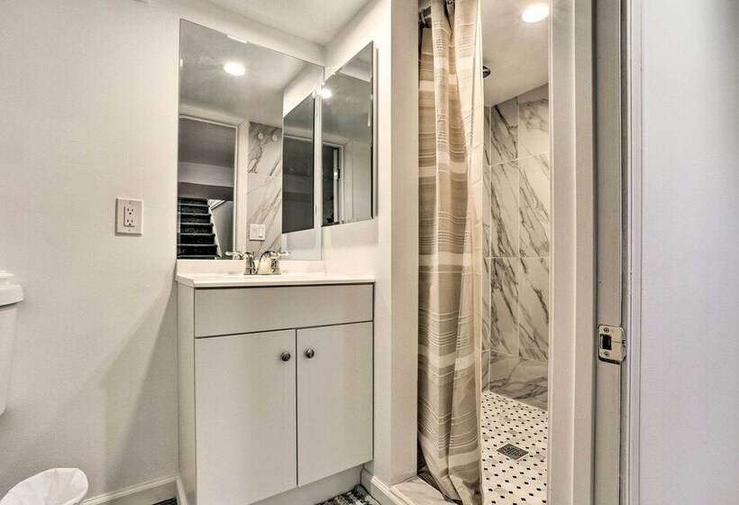 Bright Ann Arbor Home W/ Yard, 3 Mi To U Of M