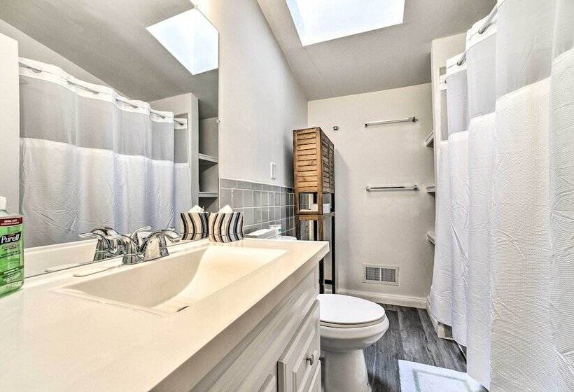 Bright Ann Arbor Home W/ Yard, 3 Mi To U Of M