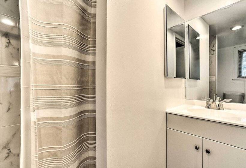 Bright Ann Arbor Home W/ Yard, 3 Mi To U Of M