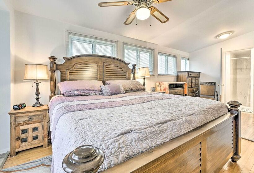 Bright Ann Arbor Home W/ Yard, 3 Mi To U Of M