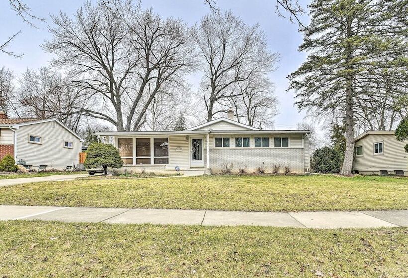 Bright Ann Arbor Home W/ Yard, 3 Mi To U Of M