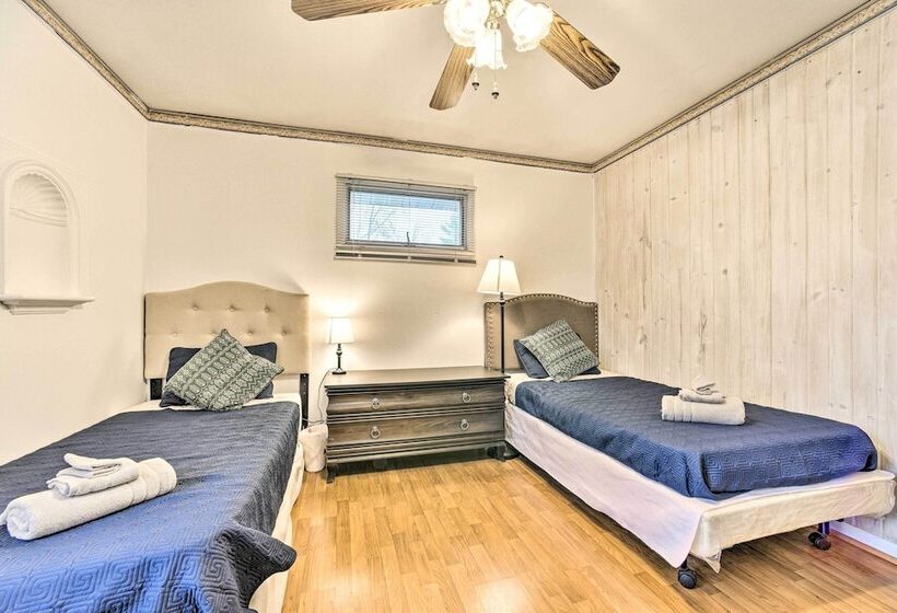 Bright Ann Arbor Home W/ Yard, 3 Mi To U Of M