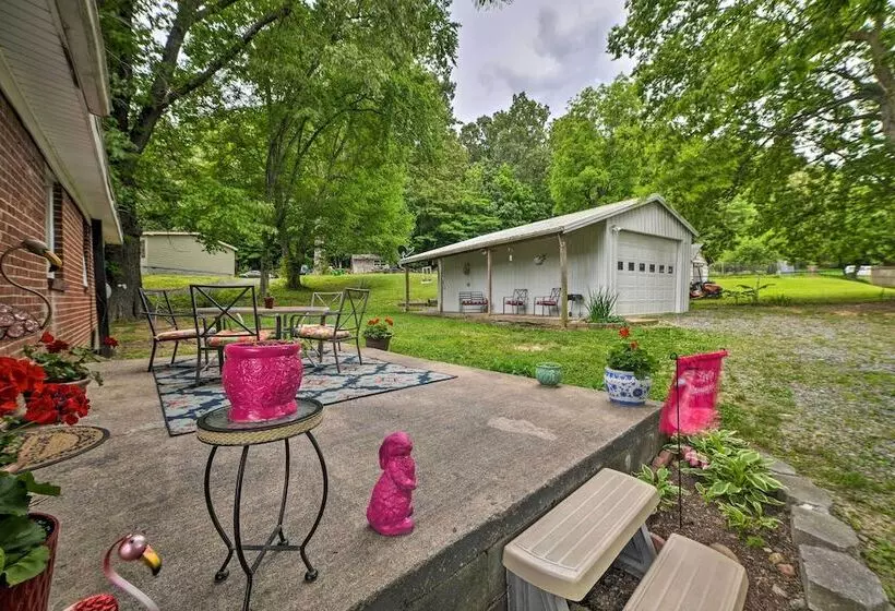 Cheerful Grand Rivers Cottage, 1/2 Mi To Lake