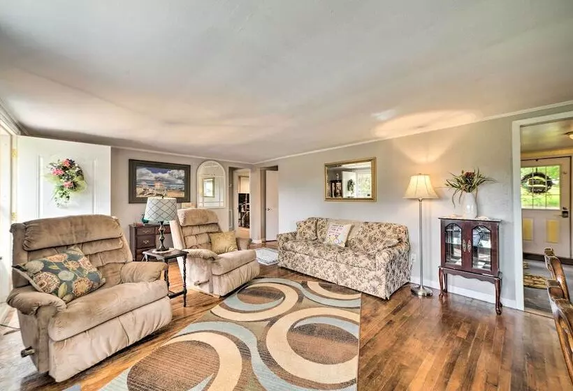 Cheerful Grand Rivers Cottage, 1/2 Mi To Lake