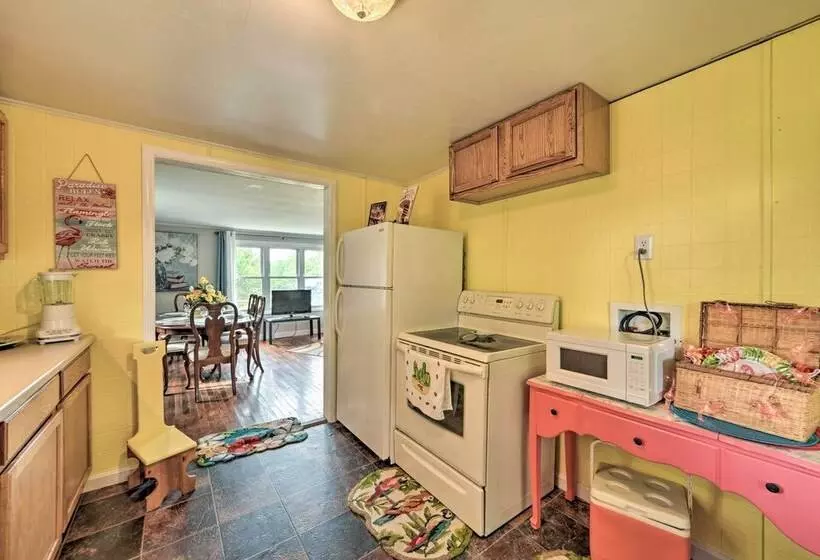 Cheerful Grand Rivers Cottage, 1/2 Mi To Lake
