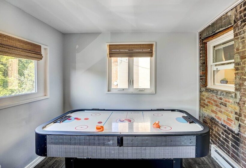 Chic Troy Home Near Downtown, 9 Mi To Albany!