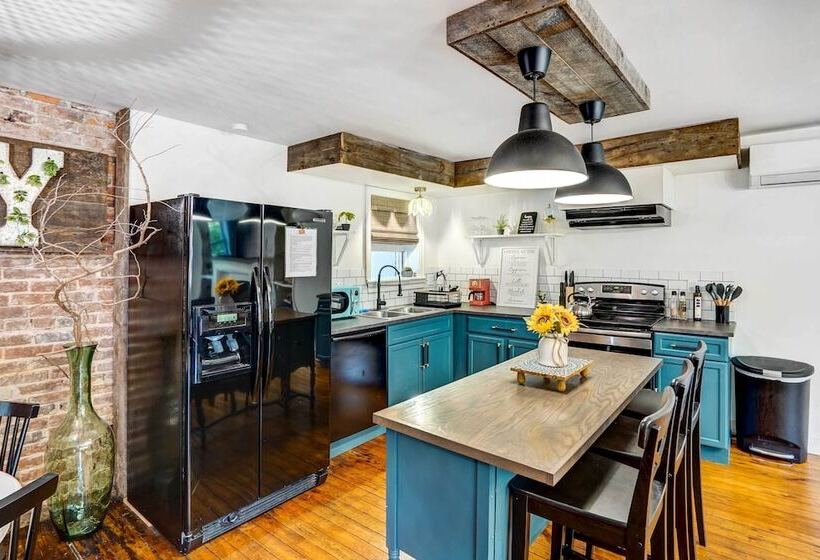 Chic Troy Home Near Downtown, 9 Mi To Albany!