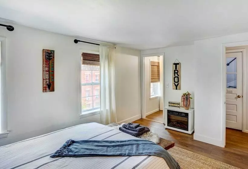 Chic Troy Home Near Downtown, 9 Mi To Albany!