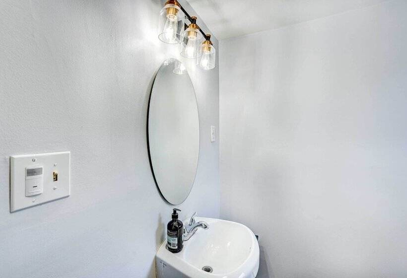 Chic Troy Home Near Downtown, 9 Mi To Albany!