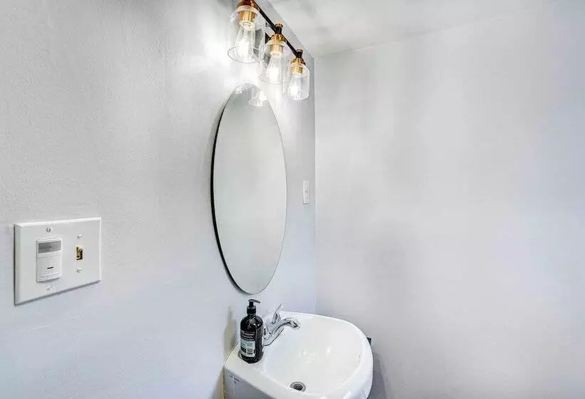 Chic Troy Home Near Downtown, 9 Mi To Albany!